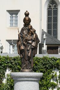 Bild Marienstatue an der Pfarrkirche